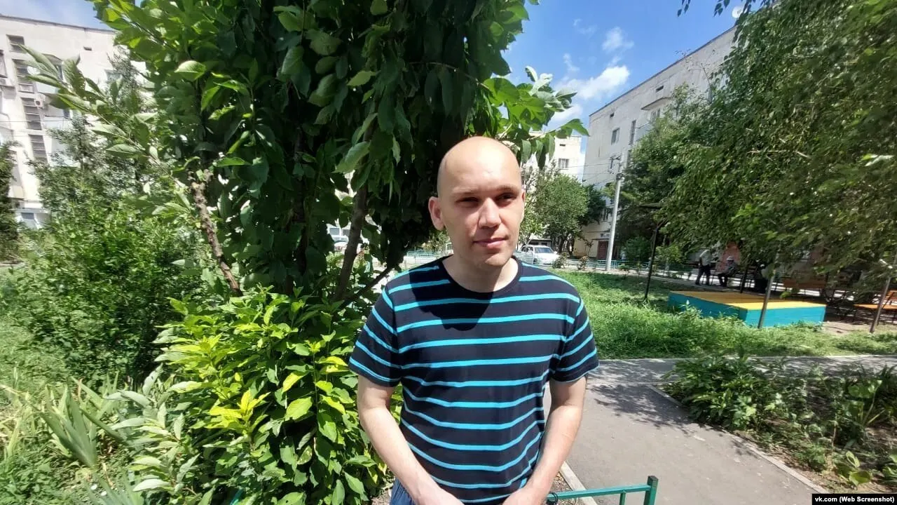 Минюст внёс организацию «Крымская солидарность» в список «иностранных агентов», а 24 июля расширил перечень участников до 137 человек. В числе добавленных — инвалид I группы Игорь Никитенко; правозащитники предупреждают о произвольных включениях и рисках преследований.