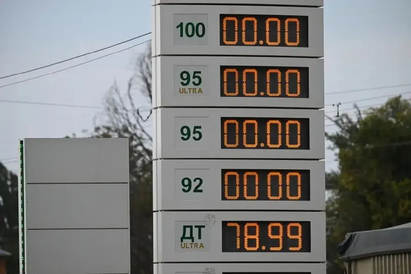 Разрешена розничная продажа бензина и дизельного топлива Евро-2–Евро-5 на АЗС до 30 июня 2027 года ради обеспечения стабильности топливного рынка.