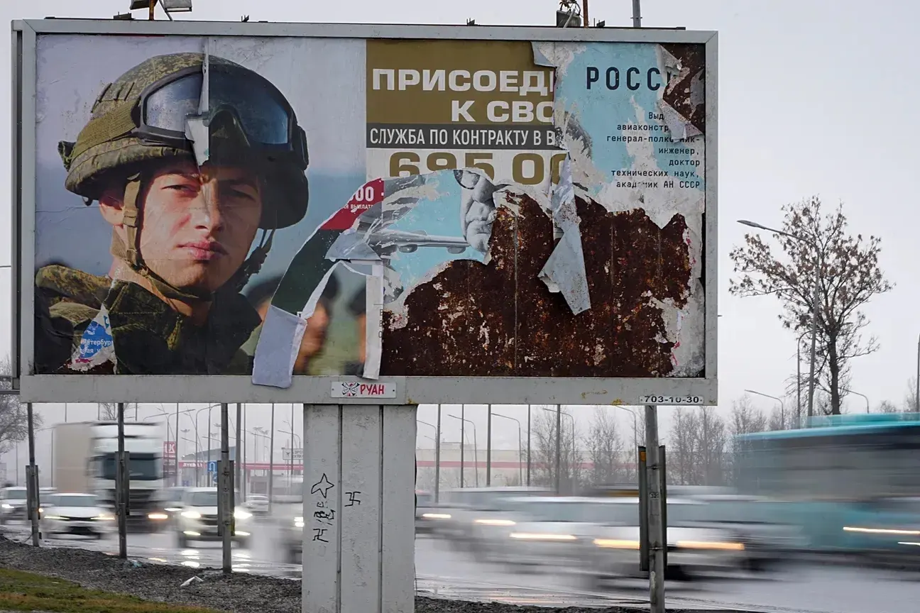 Региональные власти снижают единовременные выплаты контрактникам после периода роста; на фоне этого меняются условия набора и бюджеты регионов, примеры — Мордовия и Иркутская область.