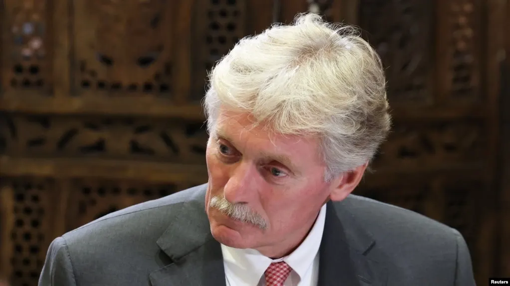 В преддверии запланированного раунда переговоров между Украиной, Россией и США в Абу-Даби Москва утверждает, что наносит удары по военным целям, Киев настаивает на суверенитете, обсуждаются вопросы безопасности и влияние на НАТО.