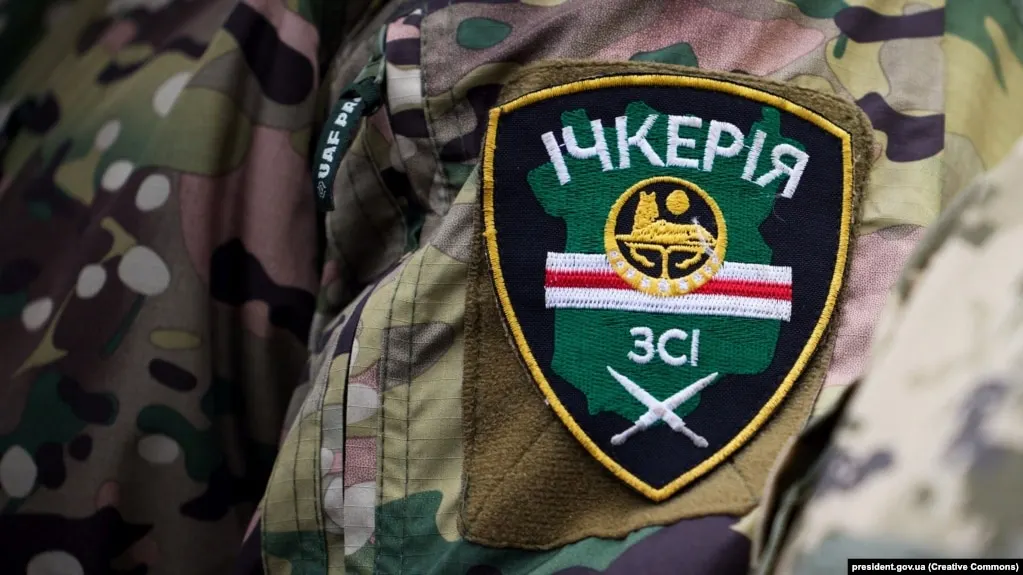 Росфинмониторинг включил «Чеченскую Республику Ичкерию» и её зарубежные структуры в перечень террористов и экстремистов после решения суда в Грозном, признавшего объединение террористической организацией. Российские спецслужбы связывают участников с боевыми действиями на стороне Украины и диверсиями в приграничных регионах.