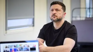 Президент Украины Владимир Зеленский считает, что ужесточение интернет-ограничений в России и блокировка мессенджеров могут быть частью подготовки к всеобщей мобилизации и новому наступлению в Украине, а также попыткой проверить реакцию НАТО через возможную операцию в странах Балтии.