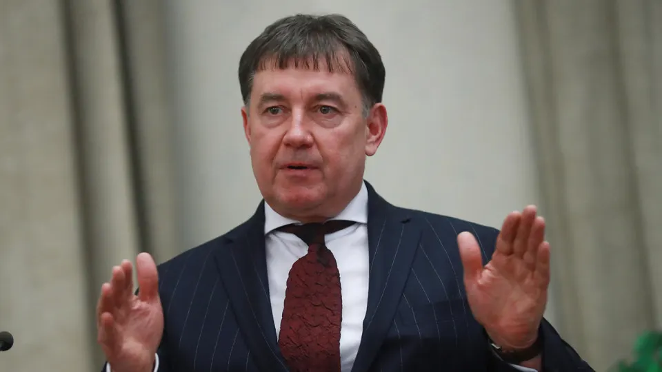 Мосгорсуд оставил в силе решение о конфискации сети отелей Marton и более 100 объектов недвижимости, связанных с экс-председателем Совета судей России Виктором Момотовым, которого Генпрокуратура обвиняет в теневом бизнесе, уклонении от налогов и связях с криминальными структурами.