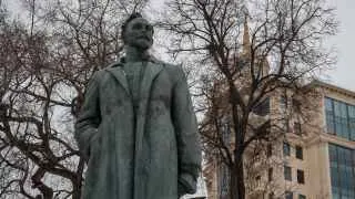 Президент Владимир Путин присвоил Академии ФСБ почетное наименование в честь основателя ВЧК Феликса Дзержинского, имя которого учебное заведение потеряло после распада СССР.