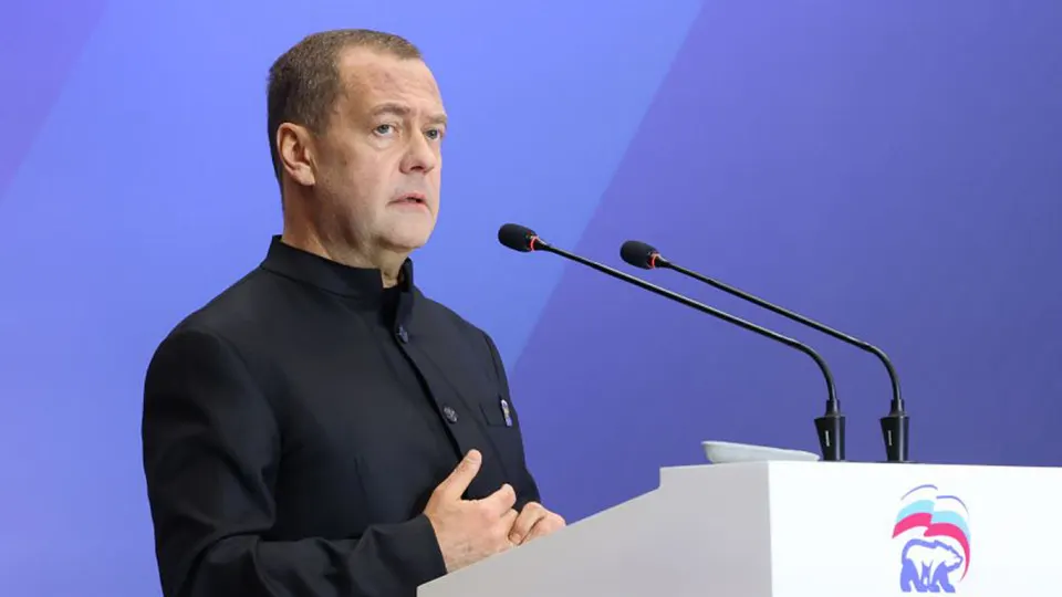 Заместитель председателя Совета безопасности заявил, что угроза ядерной катастрофы реальна и к ней нужно быть готовыми; это заявление прозвучало на фоне истечения СНВ‑III и заявлений США о модернизации арсеналов.