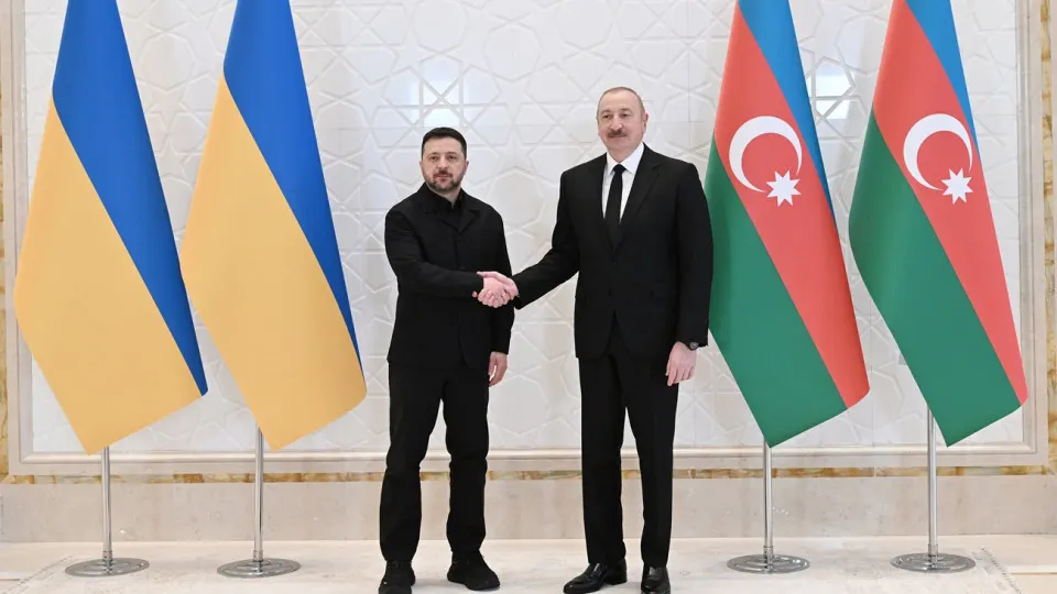 Президенты Украины и Азербайджана на встрече в Габале подтвердили взаимную поддержку территориальной целостности, договорились о развитии военно‑технического сотрудничества и подписали пакет документов, включая соглашения в оборонно‑промышленной сфере.