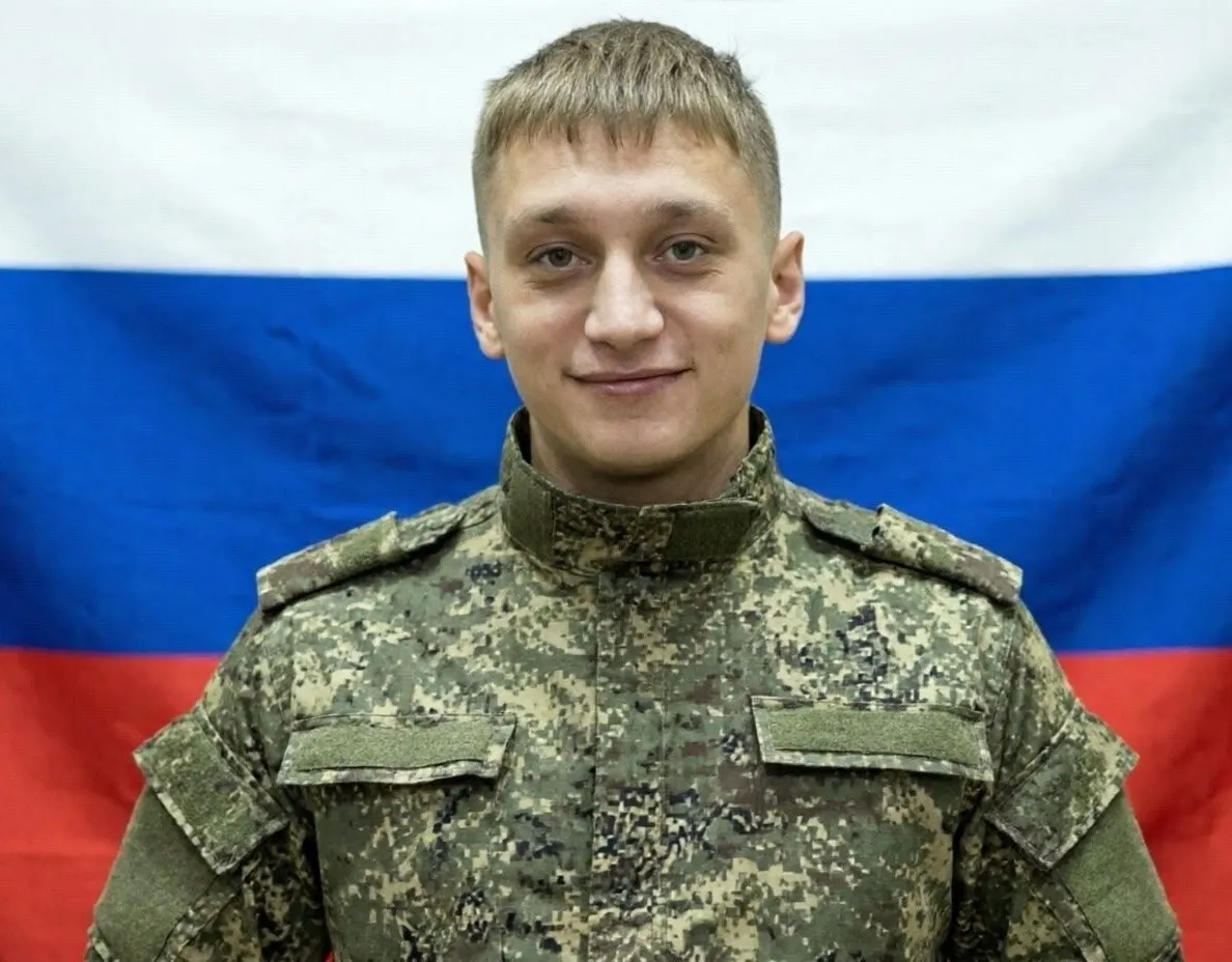 23‑летний студент из Бурятии подписал контракт в январе, прошёл обучение операторов беспилотников и погиб в апреле — это первый подтверждённый случай среди студентов, призванных по новой программе вербовки.
