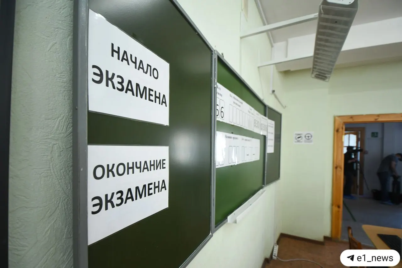 Глава Рособрнадзора сообщил, что с 2028 года девятиклассники будут сдавать экзамен по истории. Устное собеседование станет обязательным — по словам министра просвещения, провал собеседования лишит допуска к ОГЭ. Эксперты отмечают возможные организационные и оценочные сложности.