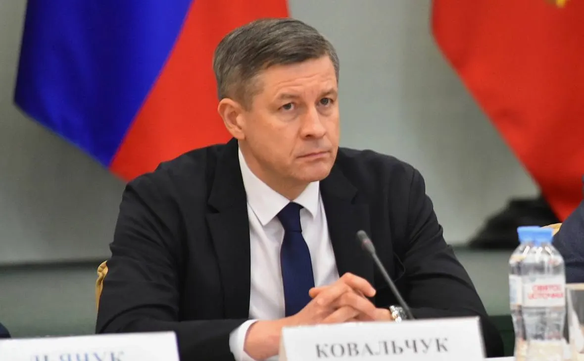 Врио губернатора Егор Ковальчук подписал указ об отставке регионального правительства. Новый состав пока не представлен. Ранее президент подписал указы об отставках губернаторов Белгородской и Брянской областей.