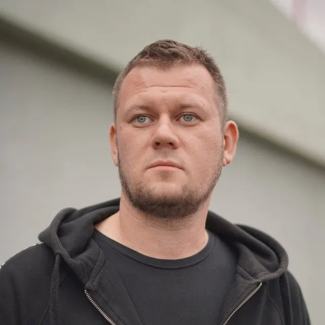Вечером Минюст включил в список «иноагентов» украинского журналиста и блогера Дениса Казанского. Он заявил, что не имеет российского гражданства и ожидал иного определения со стороны российских властей.