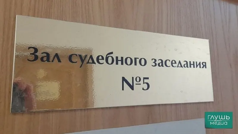 В проекте предлагается смягчить квалификационные требования для секретарей судебных заседаний: допускать к работе студентов юридических факультетов вместо обязательного высшего юридического образования.