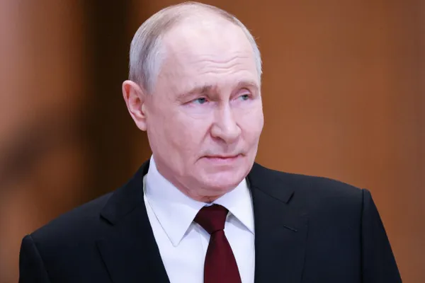 МИД РФ сообщил 30 мая об отзыве посла Сергея Копыркина для консультаций. В Москве связывают этот шаг с курсом армянского руководства на сближение с Евросоюзом, что, по мнению российских властей, наносит ущерб взаимодействию в рамках ЕАЭС.