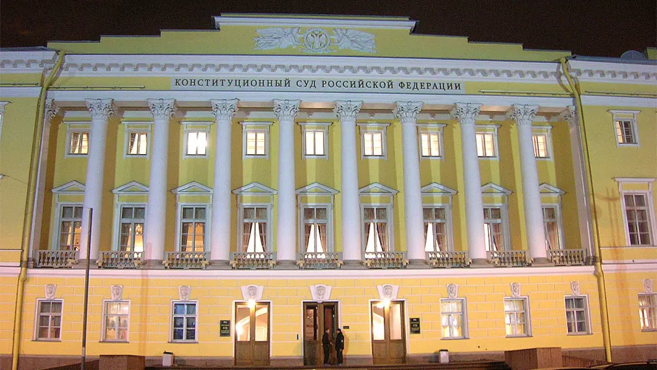 Председатель Конституционного суда признал коррупцию «конституционным деликтом» и высказался за сохранение бессрочного срока для антикоррупционных исков прокуратуры. Эти иски уже привели к крупным передачам активов государству.