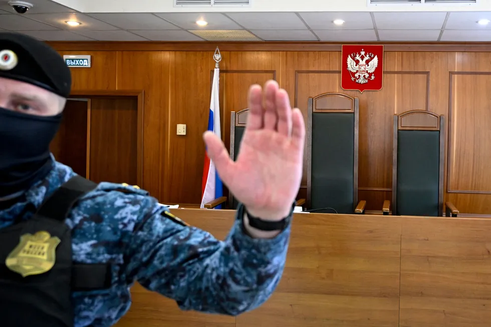 В конце апреля Судебный департамент прекратил публикацию открытой статистики о судимости с 2005 года. Эти данные были ключевыми для анализа репрессий, военных приговоров и масштабов отправки обвиняемых на войну — их исчезновение оставляет большие пробелы в понимании ситуации.