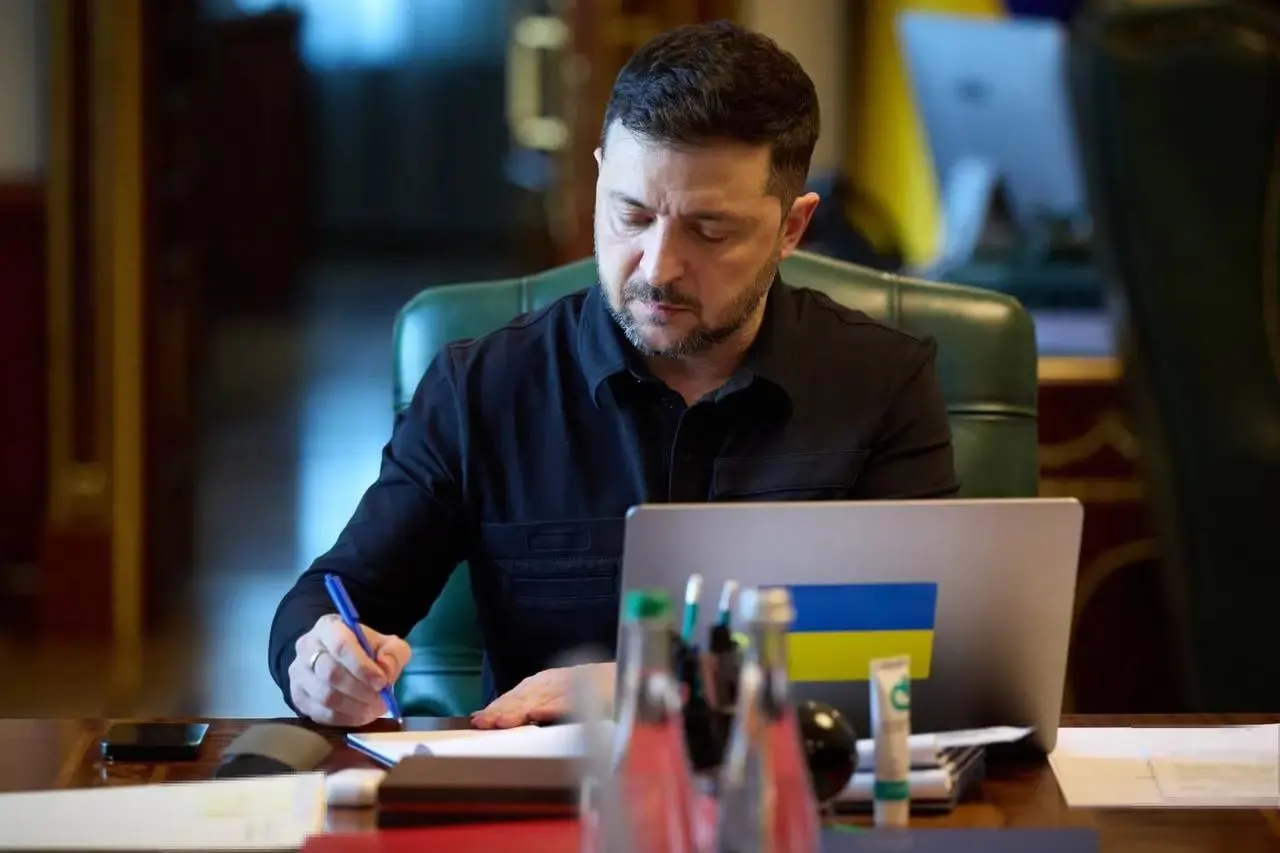 Президент Украины заявил, что ВСУ начнут прекращение огня с 00:00 в ночь с 5 на 6 мая и будут действовать зеркально; Киев не получал официального обращения от Москвы о перемирии на 8–9 мая.