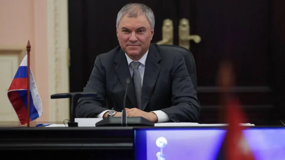 Председатель Госдумы заявил, что использование западного оружия и спутниковых технологий для ударов по гражданским объектам может вынудить Россию применить неизвестные прежде средства. Поводом для заявления стала атака на Старобельск и последовавшие удары по Киеву.