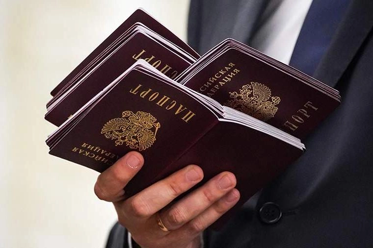 Депутаты намерены внести в законопроект поправки, которые позволят иностранцам с непогашенной судимостью получать РВП, ВНЖ и гражданство, если их, по мнению авторов, незаконно осудили за поддержку политики России и СВО.