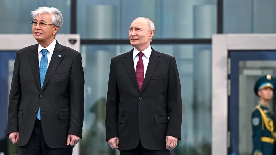 Межправительственное соглашение предусматривает строительство станции «Балхаш» из двух энергоблоков с реакторами ВВЭР‑1200 и государственное кредитование проекта. Строительные работы могут начаться в 2027 году.