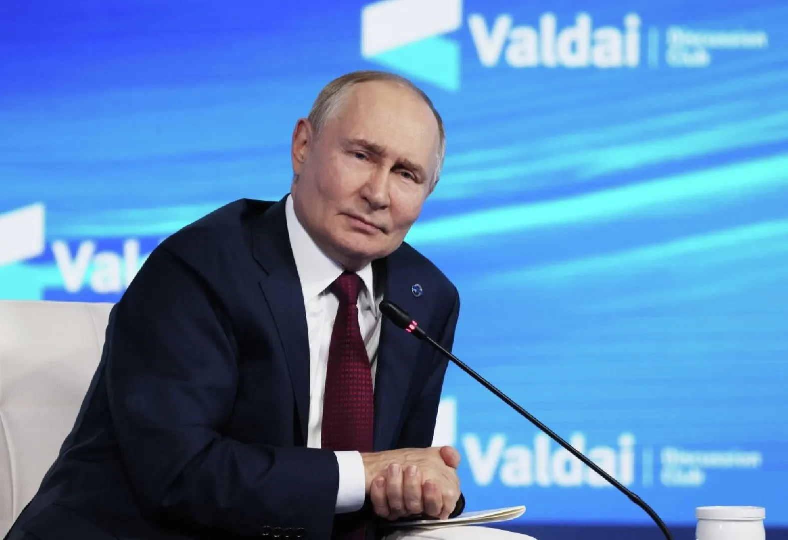Международный уголовный суд постановил, что приглашение на переговоры не освобождает государства от исполнения ордера на арест Владимира Путина; исключение — если переговоры организованы под эгидой ООН или решением Совбеза по Главе VII.
