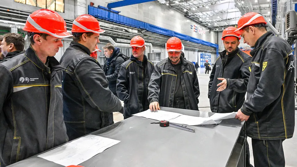 Опрос OMI показывает: более трети трудящихся систематически перерабатывают, при этом оформляется и полностью компенсируется лишь малая часть сверхурочной работы; ключевые причины — дефицит кадров и размытые границы рабочего времени.