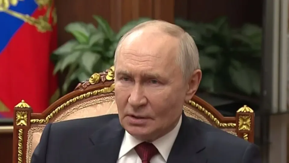 Президент заявил, что Украина предложила отказаться от дальнобойных ударов и ограничить боевые операции четырьмя оккупированными регионами; по его словам, такое решение дало бы ВСУ шанс на перегруппировку, но спасать киевский режим Россия не намерена.