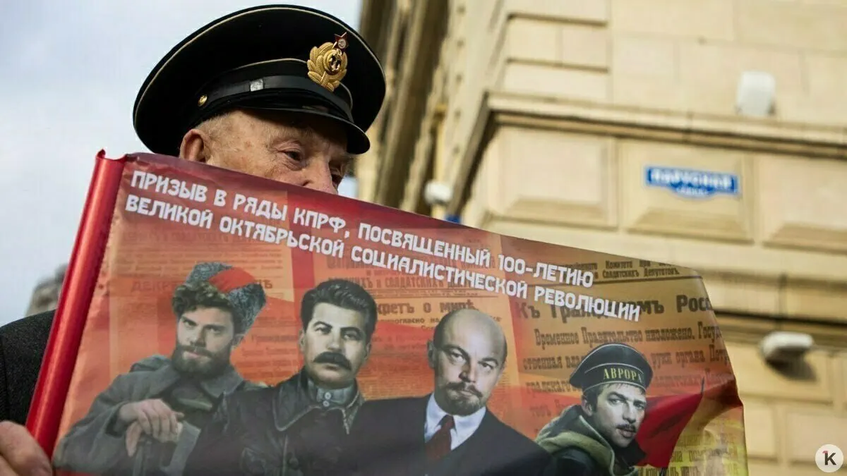 С 2026 года в предвыборной агитации запрещено использование изображений и голосов умерших — в том числе вымышленных персонажей и синтезированных ИИ‑голосов. Материалы, связанные с «иностранным агентом», должны сопровождаться пометкой.