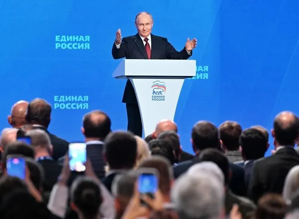 На съезде партии утвердили первую пятёрку федерального списка и назвали региональных кандидатов. Съезд сопровождался агитационными плакатами и речью президента о «традиционных ценностях» и ситуации на фронте.