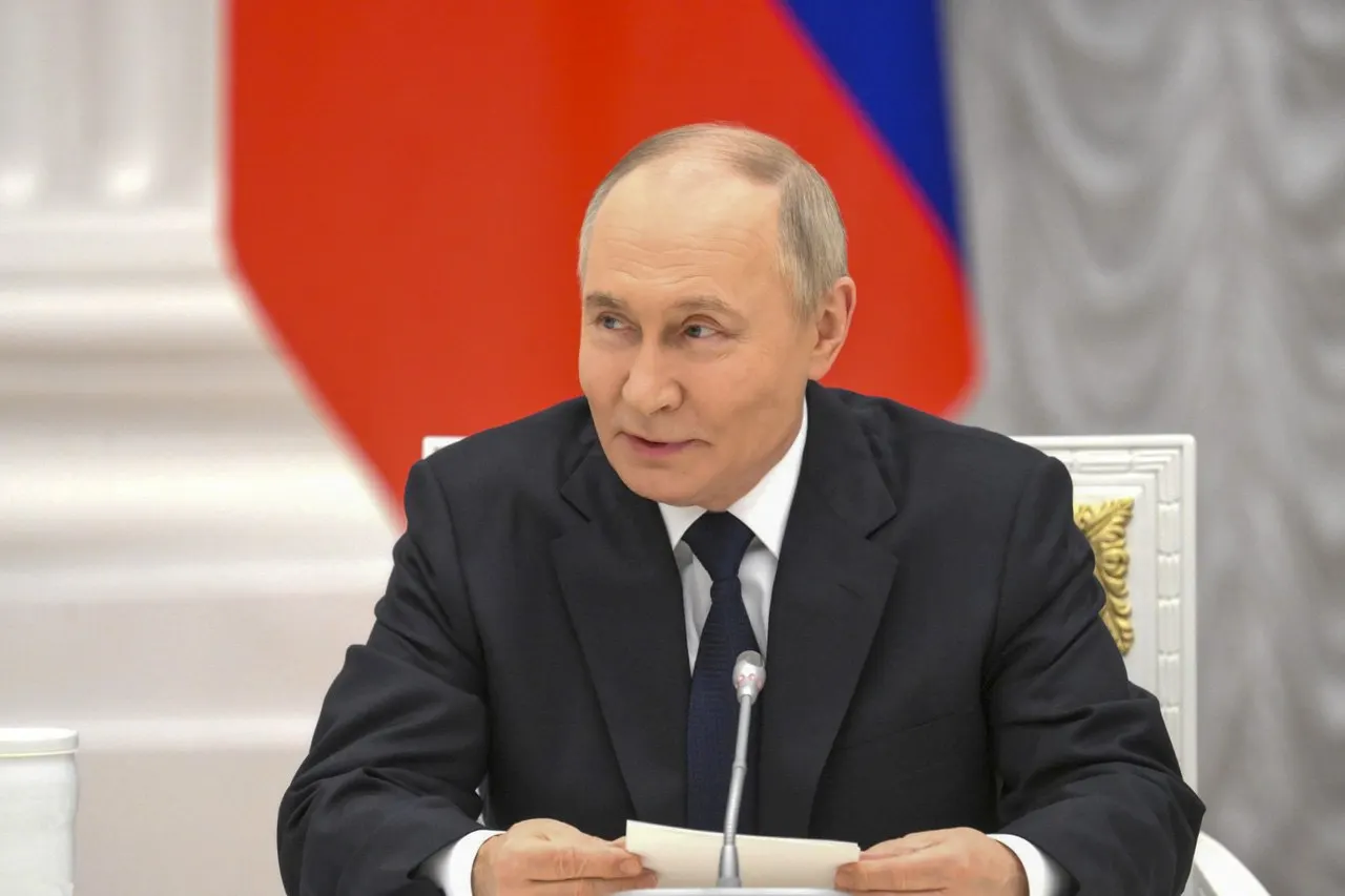 Во время общения с журналистами президент заявил, что Россия располагает необходимыми возможностями для защиты Калининградской области и нанесения ответного удара в случае попытки атаковать базы региона.