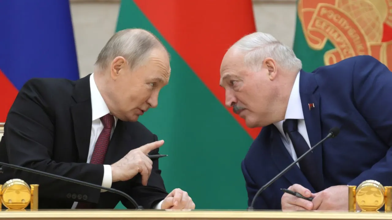 26 июня в президентской резиденции на Валдае прошла закрытая встреча Владимира Путина и Александра Лукашенко. По итогам стороны не давали подробных заявлений; обсуждались вопросы безопасности, торгово-экономического взаимодействия и проекты Союзного государства.