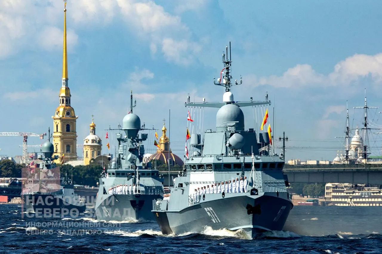 Минобороны не планирует проводить в Петербурге центральный парад ко Дню ВМФ — решение принято из-за «обстановки», в 2025 году отмечали подобную отмену, годом ранее парад уже проходил в сокращённом формате.