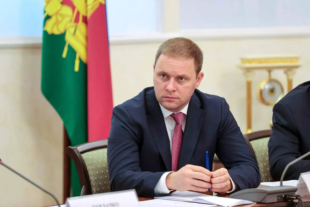 Швец, более десяти лет работавший в государственной и муниципальной администрации и пять лет руководивший Анапа, возглавил госкорпорацию, ответственную за развитие туризма в России.