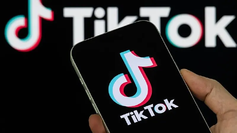 Регулятор взыскал с платформы 3 миллиона рублей после отказа удалить два ролика, которые были признаны содержащими «пропаганду нетрадиционных сексуальных отношений». Ранее Верховный Суд признал «Международное движение ЛГБТ» экстремистской организацией.