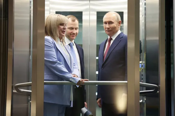 Дмитрий Песков заявил, что перенос выборов, назначенных на сентябрь 2026 года, не обсуждается: подготовка продолжается, а слухи о возможной отмене остаются на уровне разговоров, без документов на столе президента.