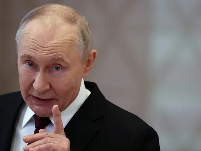 В 25‑минутном интервью президент заявил, что дефицит топлива в России «не критический», рассказал о мерах по его ликвидации, отверг очередное мирное предложение Киева и прокомментировал итоги саммита в Анкоридже.