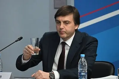 Министерство утвердило рекомендованный список для внеклассного чтения: в него включили современные и патриотические книги о Родине и подвигах современных защитников, в том числе о героях специальной военной операции.