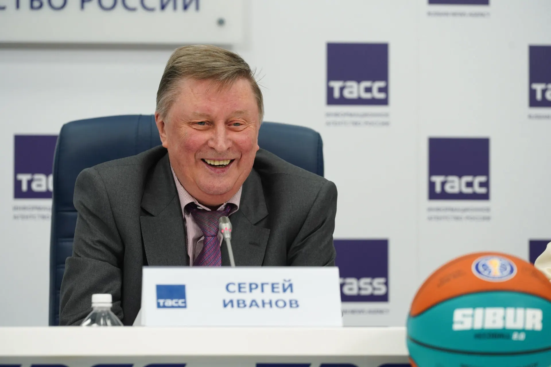 Близкий друг рассказал, что общался с экс-министром всего три дня назад. Государственный деятель скончался в возрасте 73 лет, подробности пока не раскрывают.