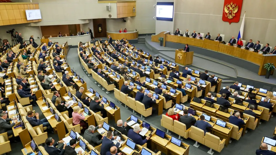 Парламент в экстренном порядке одобрил поправки в Бюджетный кодекс: кабинету разрешили наращивать расходы и внутренний госдолг сверх установленных лимитов, чтобы оперативно реагировать на изменения в экономической ситуации.