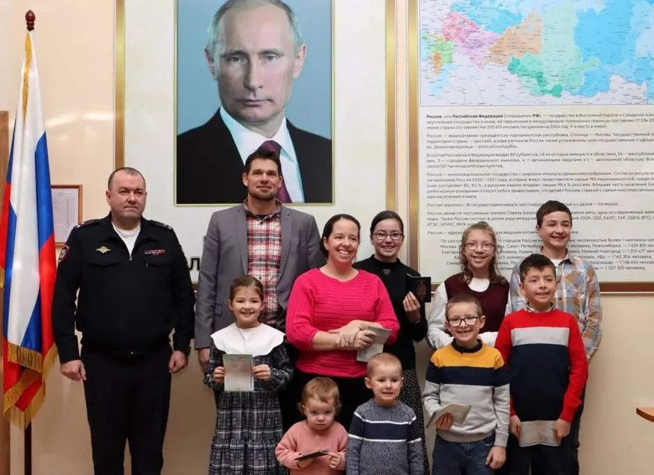 В 2025 году 1112 иностранцев из разных стран оформили специальную визу для переезда в Россию как лица, разделяющие традиционные духовно‑нравственные ценности. Большинство — граждане Германии, Франции и США.