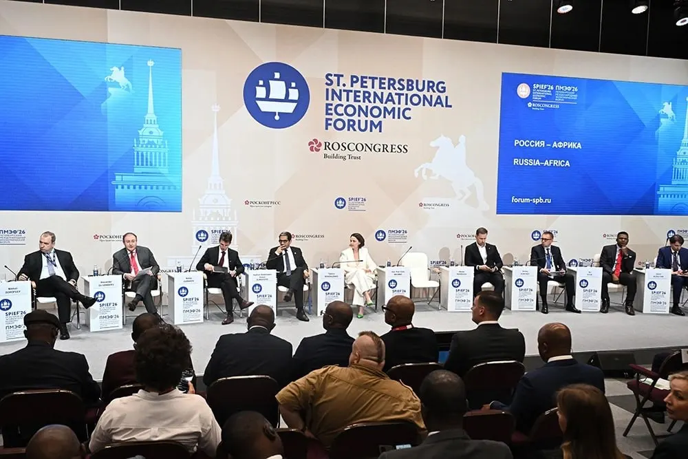 На ПМЭФ обсудили рост товарооборота до $27 млрд, подготовку третьего саммита в Москве и комплексные проекты по преодолению энергодефицита в Африке — от малых электростанций до цифровых систем управления.