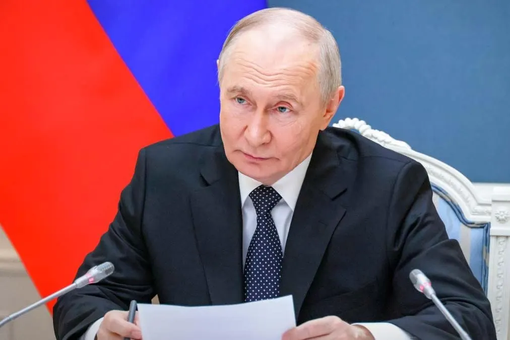 Указ дополнили пунктом, который позволяет не исполнять обязательства по банковским вкладам перед кредиторами из стран, признанных «недружественными». Мера вступила в силу 1 июня 2026 года.