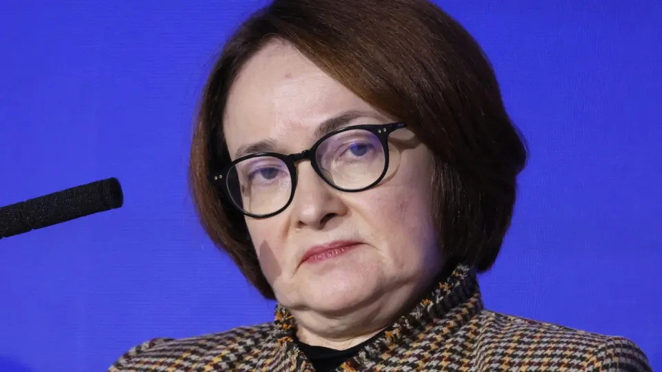 Резкий рост цен на бензин и резкое сокращение выпуска нефтепродуктов усиливают инфляционное давление и делают вероятность быстрого смягчения монетарной политики значительно ниже.