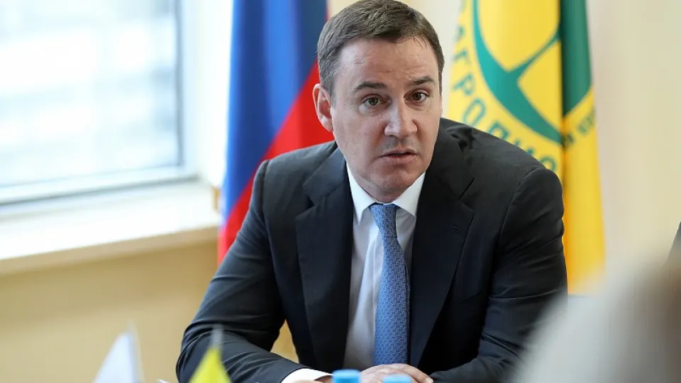 Заместитель председателя правительства Дмитрий Патрушев фактически установил контроль над РЭО: в наблюдательный совет войдут его приближённые, а назначение нового гендиректора ожидается после обновления состава совета. Эти кадровые перестановки происходят на фоне уголовных дел против прежнего менеджмента.