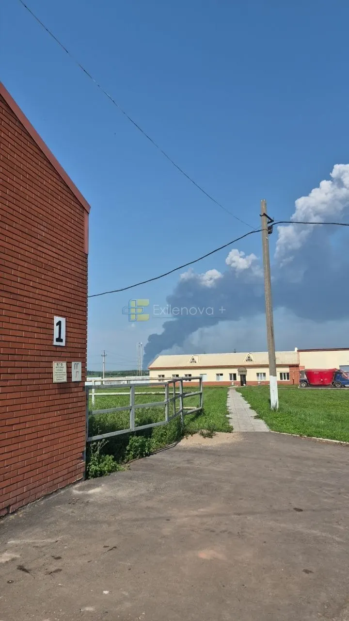 Ночные удары БПЛА вызвали пожары и разрушения в ряде регионов: в пригороде Воронежа погиб трёхлетний ребёнок, повреждены склады и объекты ТЭК в нескольких областях, также есть жертвы в Крыму и Белгородской области.