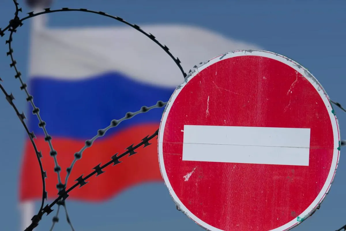 Послы ЕС не смогли добиться согласия по 21‑му пакету санкций: обсуждения перенесены на 22 июля, временно сохранён потолок цен на нефть, а Вена и Афины выдвинули свои требования.