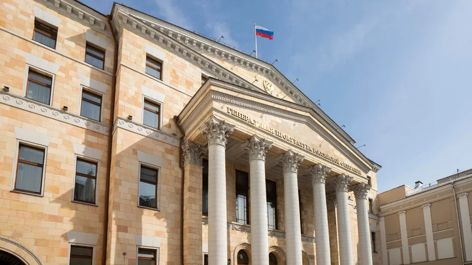Руководитель, курировавший иски о переводе крупных активов в доход государства, покинул пост официально по собственному рапорту на фоне претензий к результатам реализации конфискованных объектов.