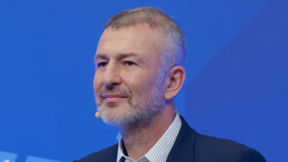 Миллиардер договорился о мировом соглашении: прокурорский иск о переводе СИБЭКО в собственность государства был отозван после перечисления средств в пользу образовательного центра «Сириус». Сумма почти совпала со стоимостью покупки компании.