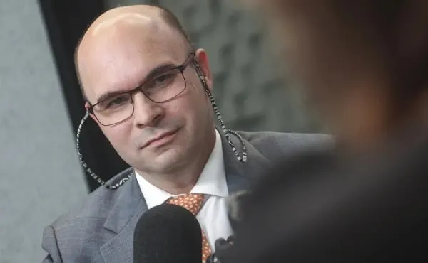 В рамках прямой линии зампредседателя ЦБ Алексей Заботкин ответил на вопросы граждан: о курсе рубля, факторах его динамики, ставках по вкладам, инфляционных рисках и невозможности заморозки вкладов.