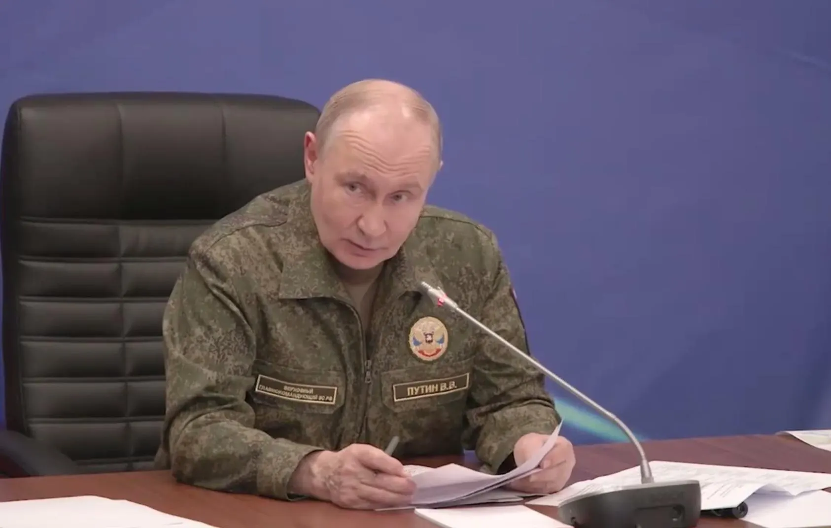 На совещании с военными президент сообщил, что российские войска освободили Константиновку в Донецкой Народной Республике; с начала года, по его словам, освобождено 133 населённых пункта.