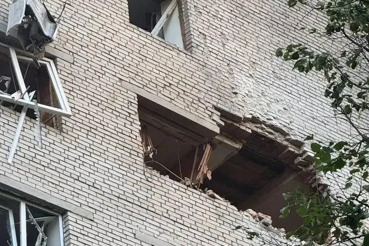 В ночь на 13 июля в поселке Пионерский города Истра один из дронов упал на частные дома — по данным губернатора Московской области, три человека погибли, ещё пятеро получили ранения, загорелись пять домов.