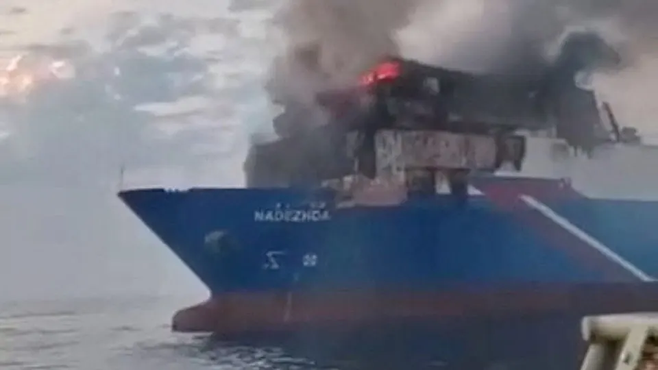Атаки в Черном море и санкции заставляют компании менять маршруты поставок и сталкивают рынок с ростом затрат и задержками, перевозчики перенаправляют грузы через другие порты, что влияет на стоимость и сроки доставки.